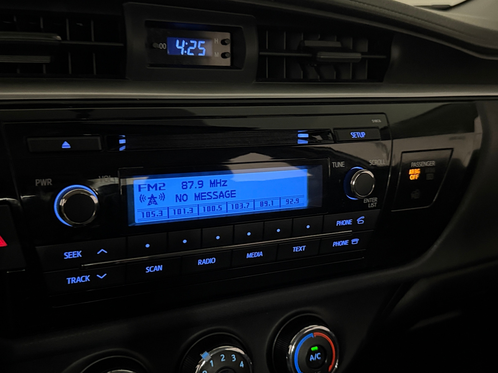 Thumbnail: 2015 Toyota Corolla - 4