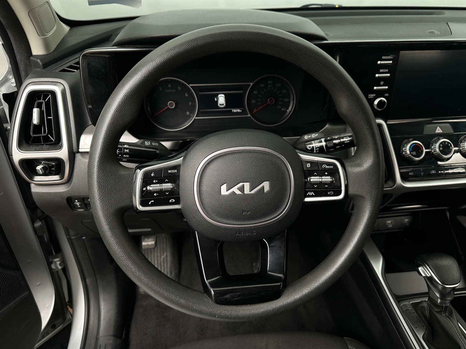 Thumbnail: 2022 Kia Sorento - 5