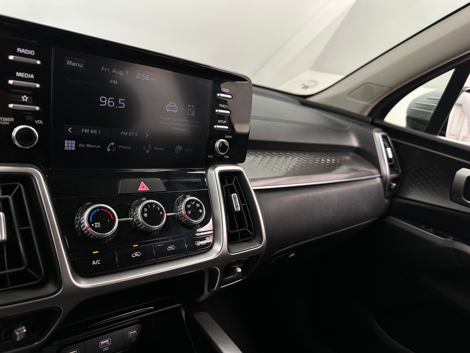 Thumbnail: 2022 Kia Sorento - 4