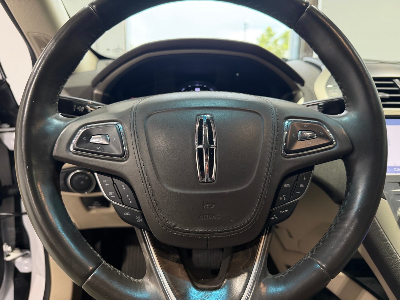 Thumbnail: 2020 Lincoln MKZ - 4