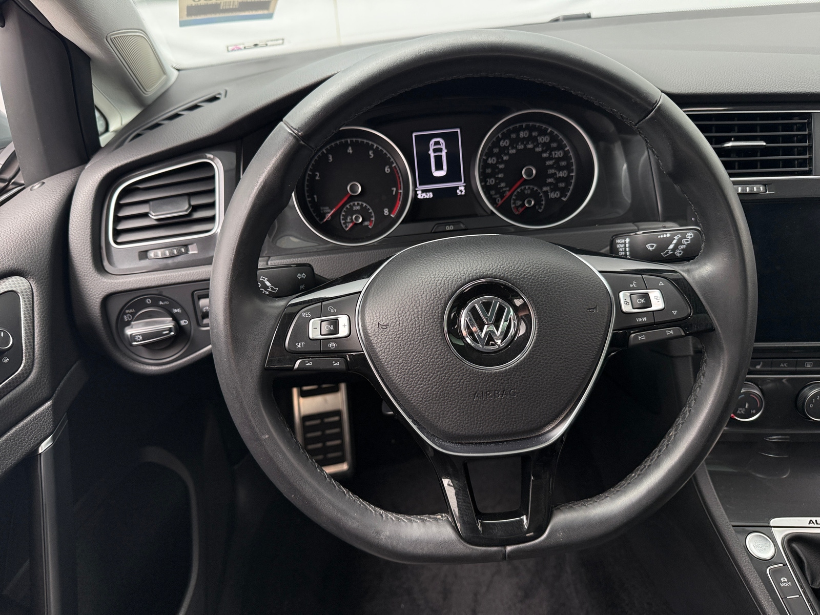 Thumbnail: 2019 Volkswagen Golf - 4
