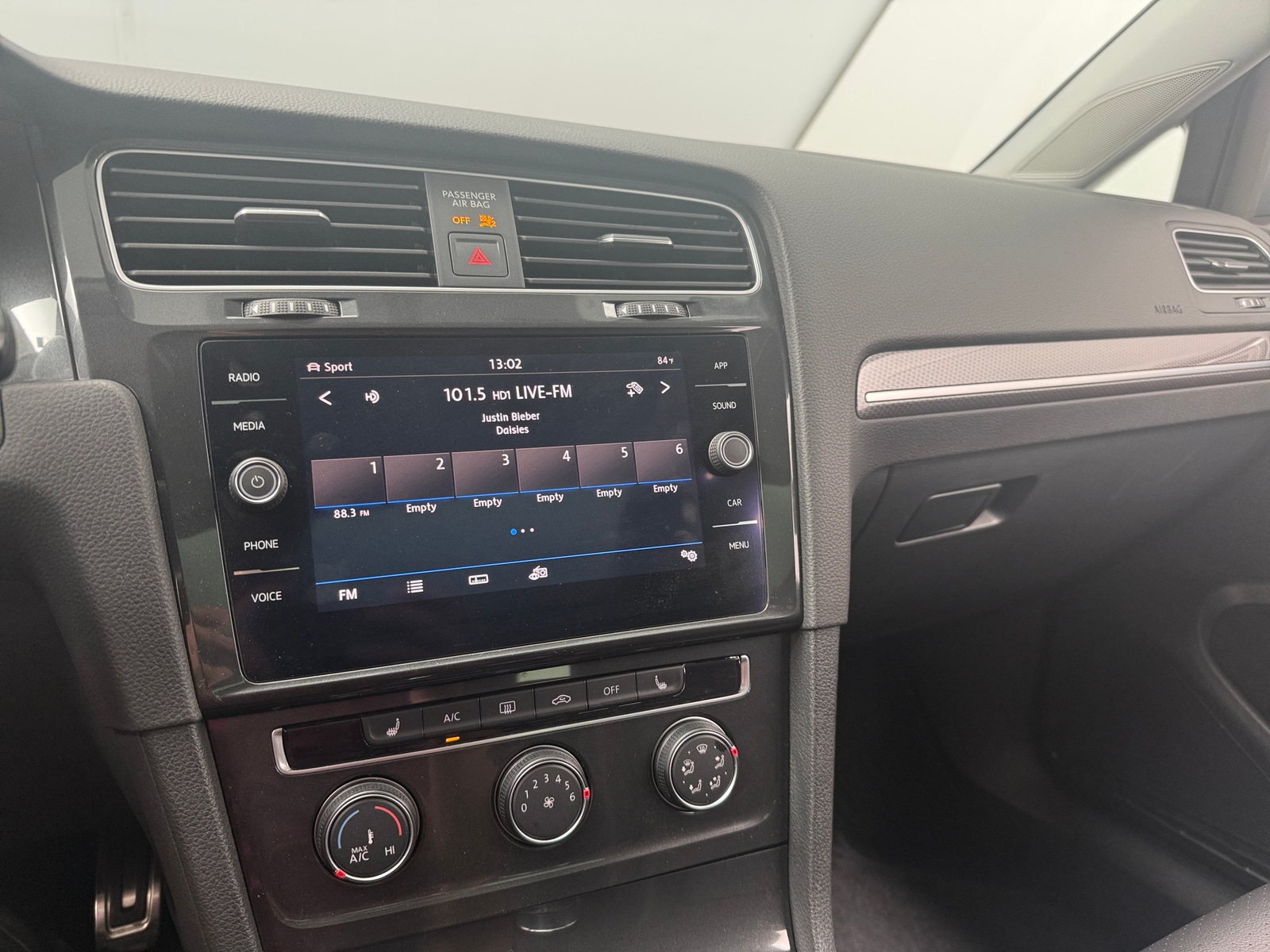 Thumbnail: 2019 Volkswagen Golf - 3