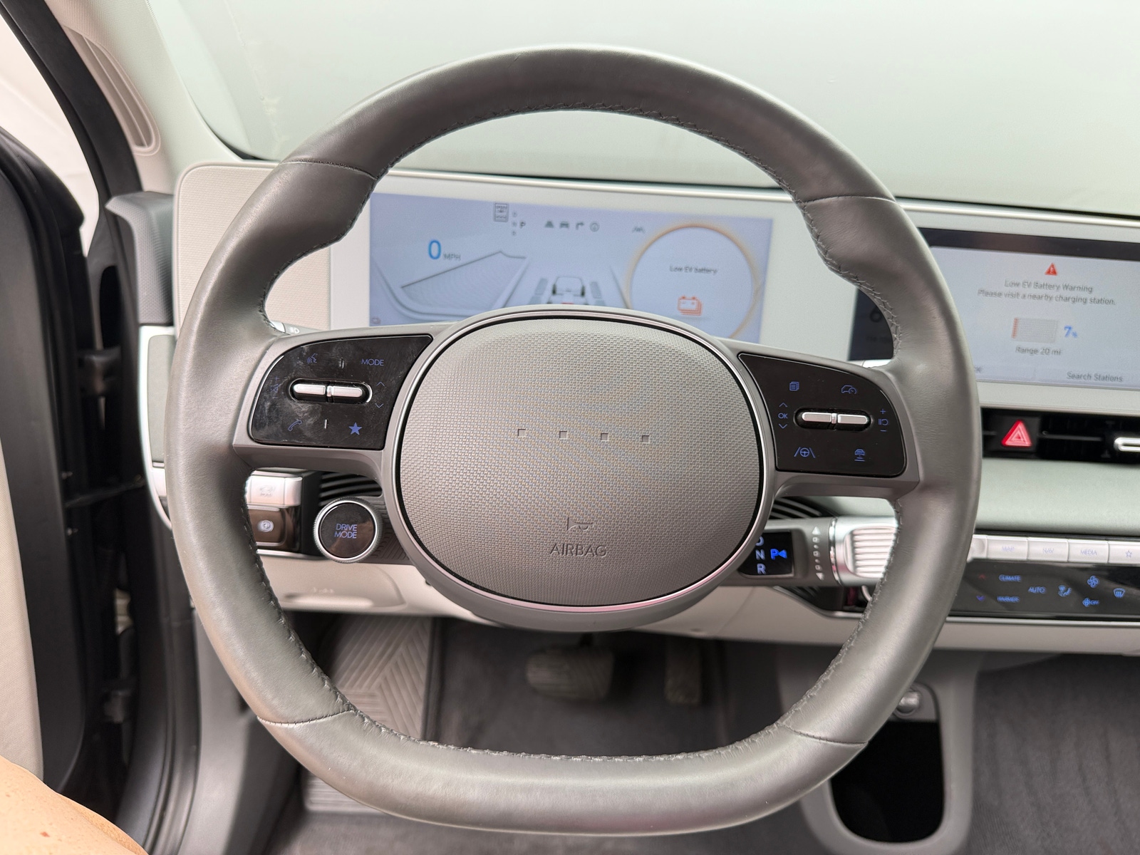 Thumbnail: 2022 Hyundai Ioniq 5 - 4