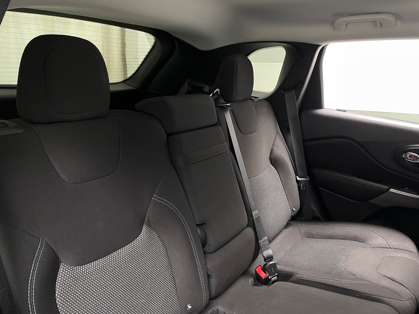 Thumbnail: 2019 Jeep Cherokee - 6