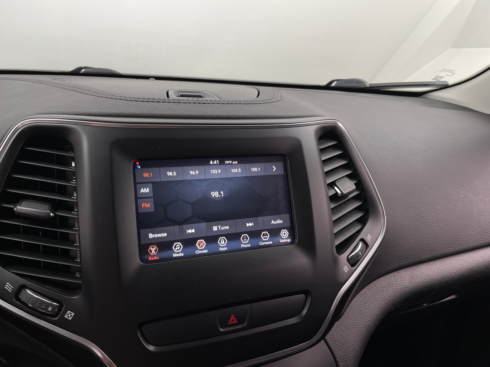 Thumbnail: 2019 Jeep Cherokee - 4