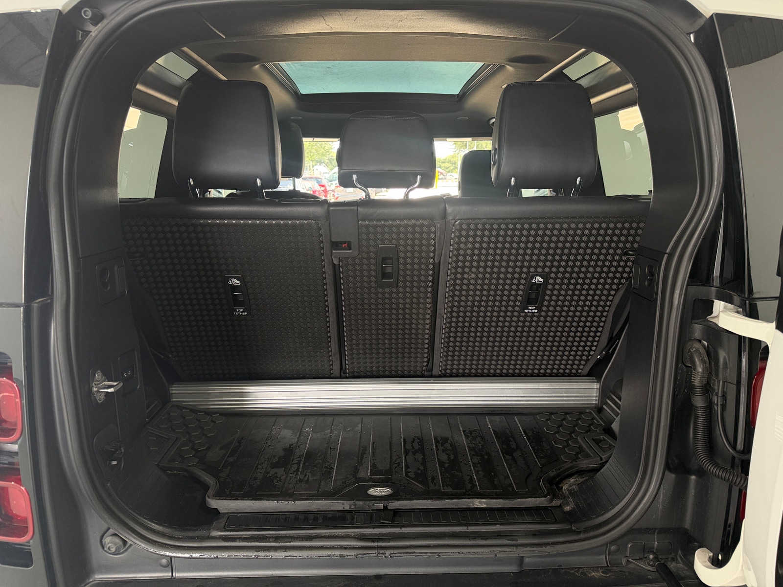Thumbnail: 2021 Land Rover Defender - 6
