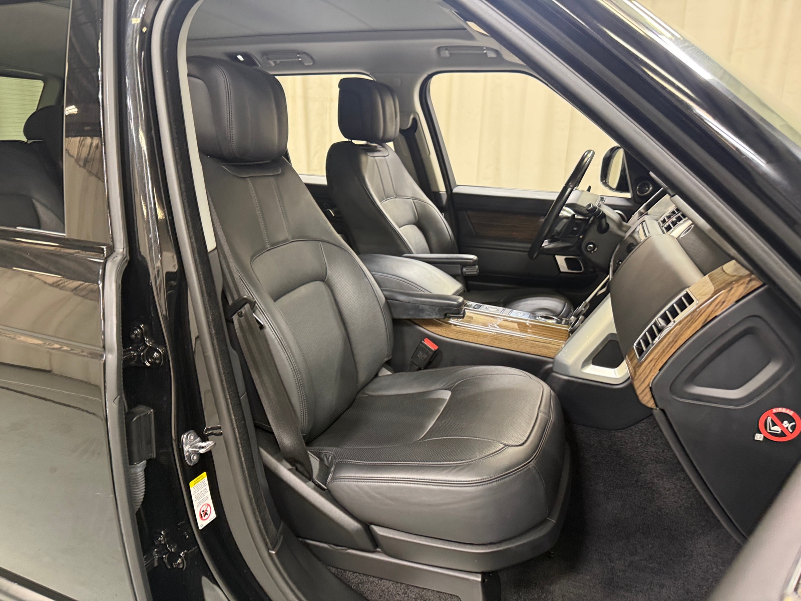 Thumbnail: 2018 Land Rover Range Rover - 2