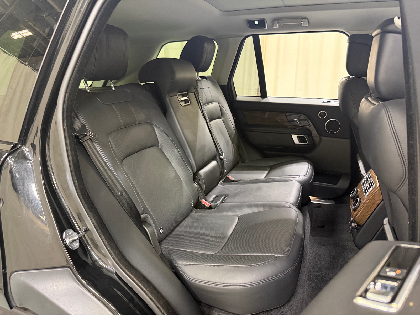 Thumbnail: 2018 Land Rover Range Rover - 6