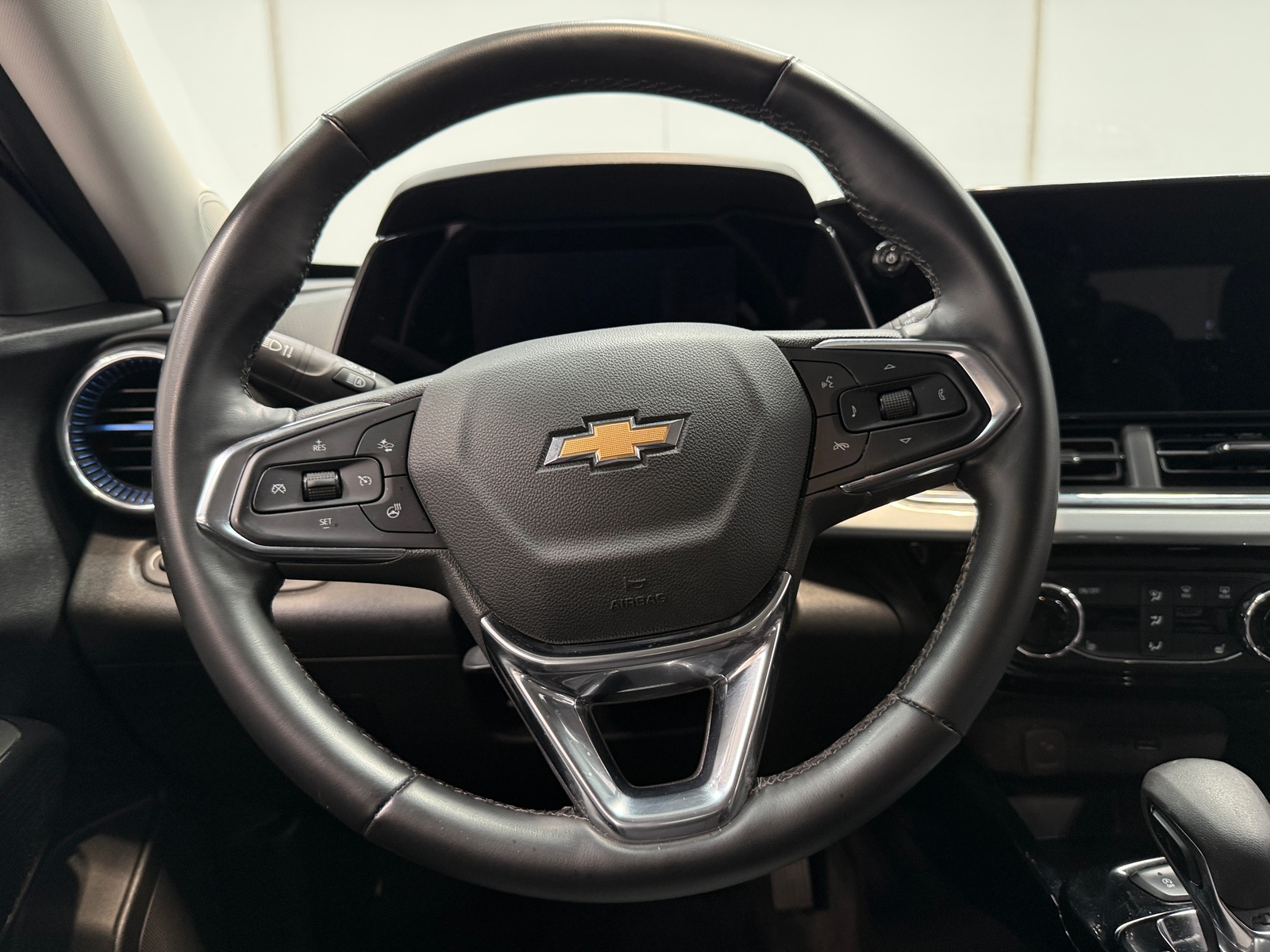 Thumbnail: 2025 Chevrolet Trax - 4