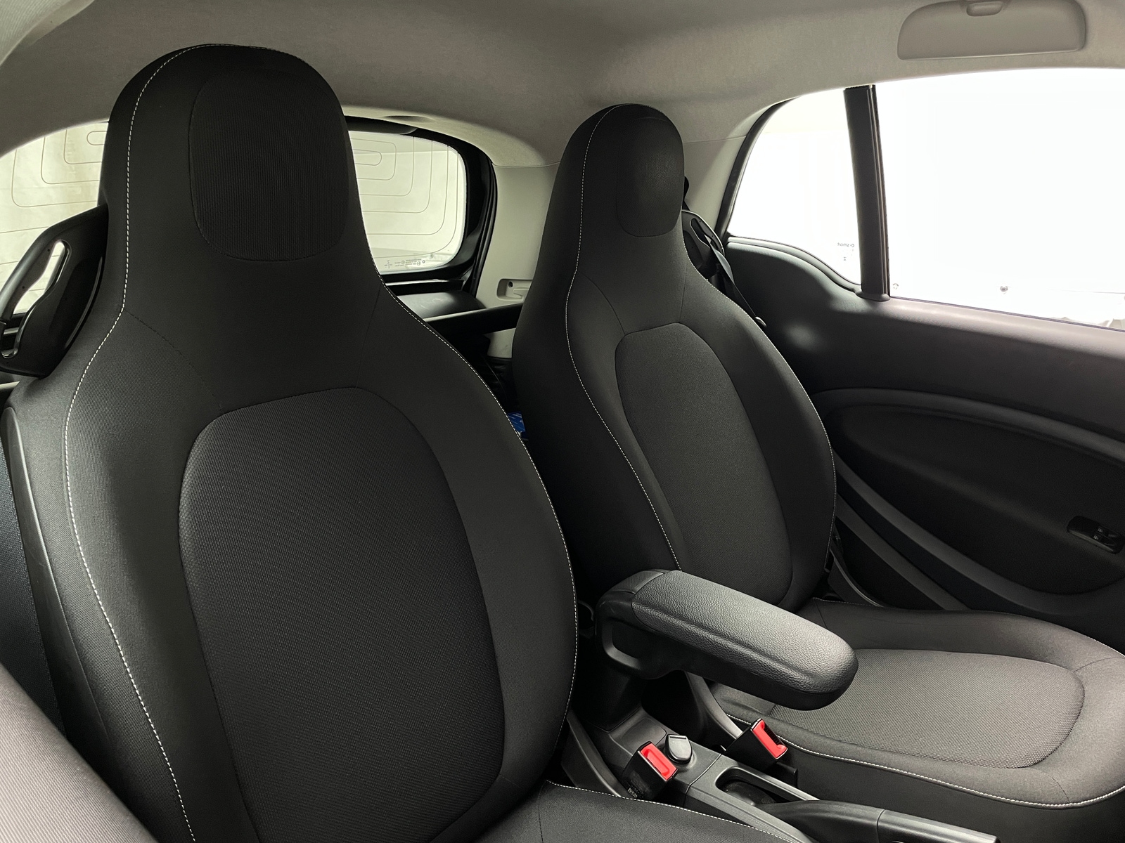 Thumbnail: 2018 smart fortwo - 2