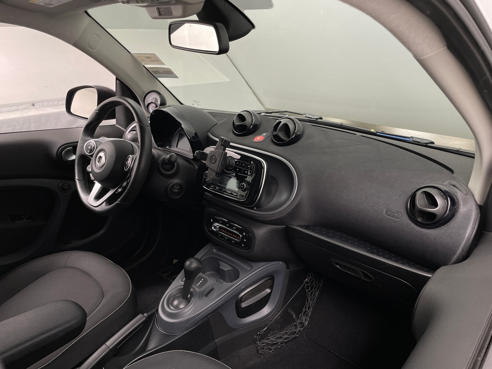 Thumbnail: 2018 smart fortwo - 3