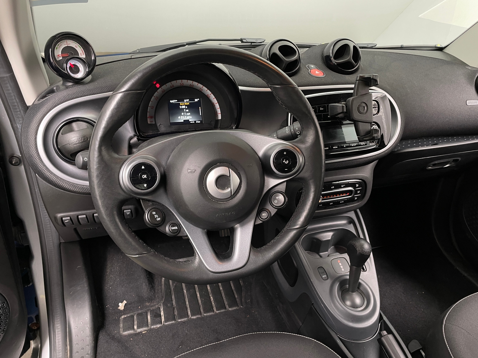 Thumbnail: 2018 smart fortwo - 5