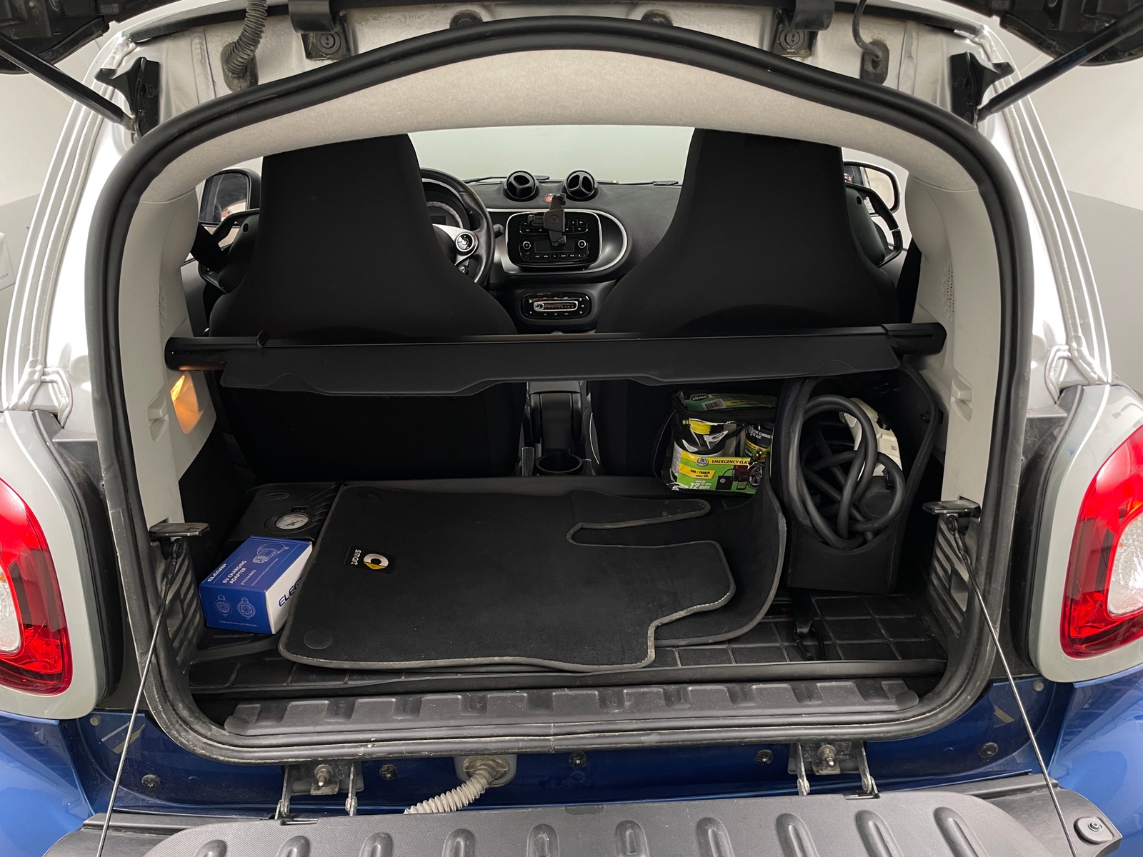 Thumbnail: 2018 smart fortwo - 6