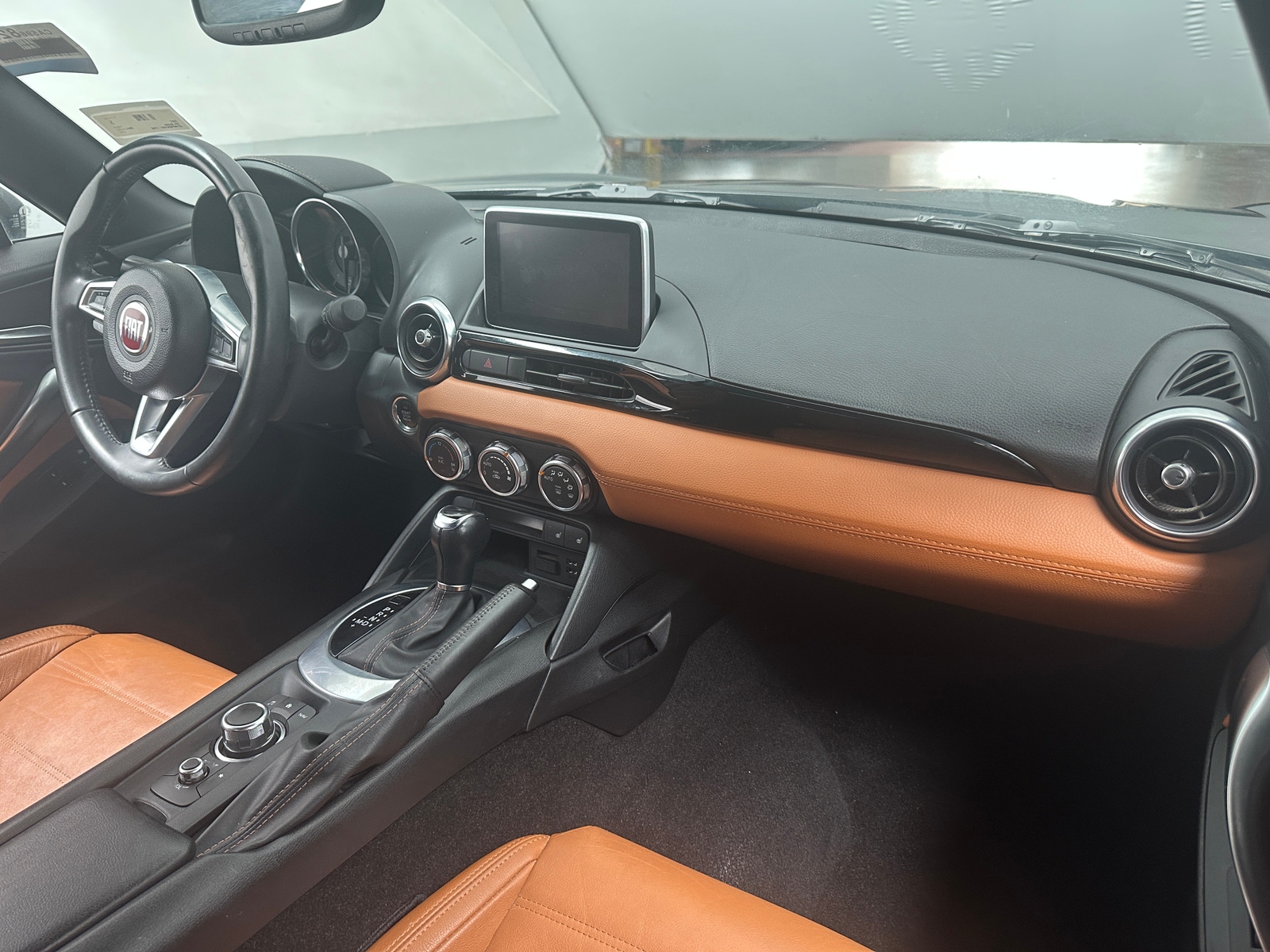 Thumbnail: 2017 Fiat 124 Spider - 2