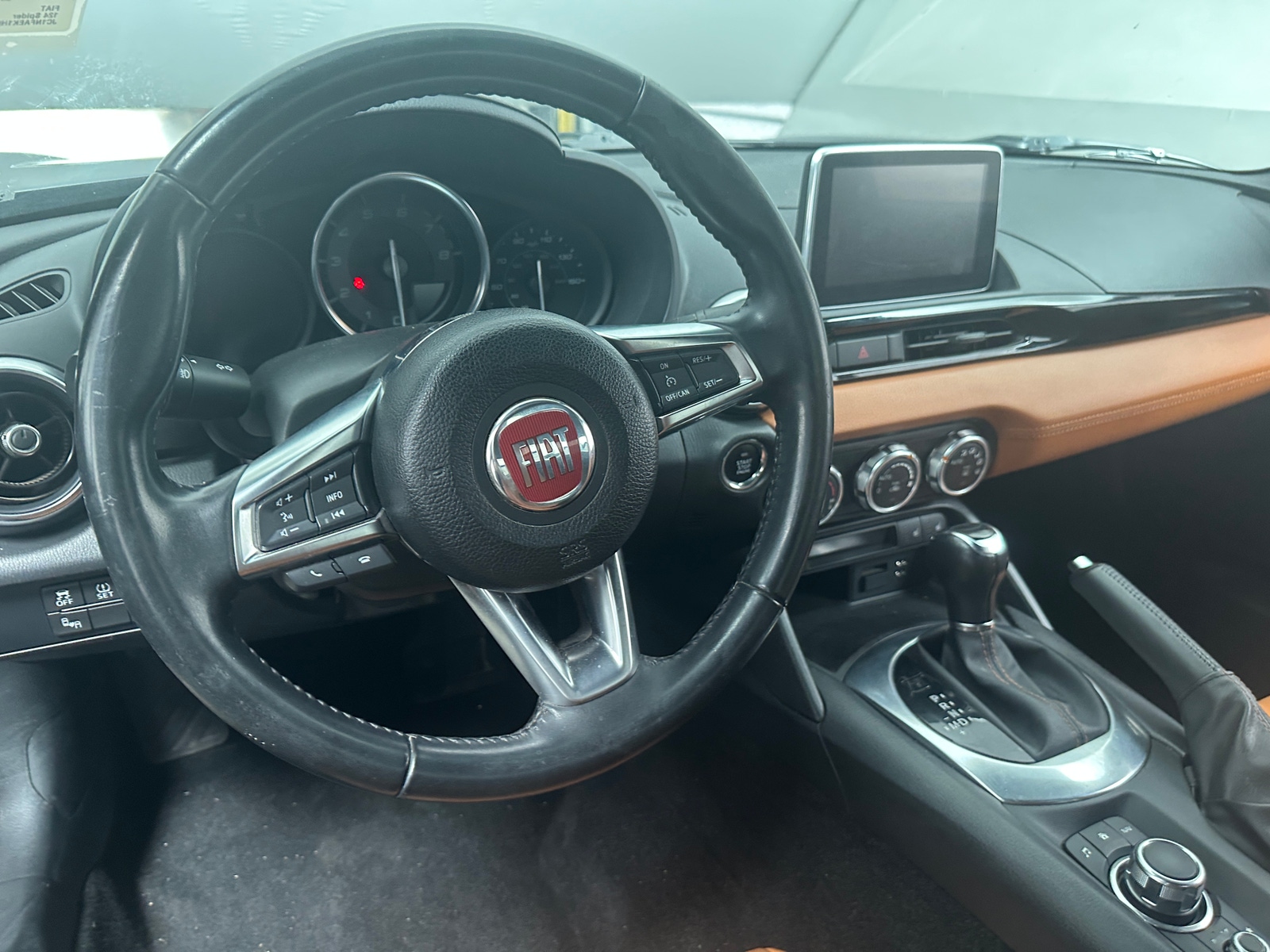 Thumbnail: 2017 Fiat 124 Spider - 4
