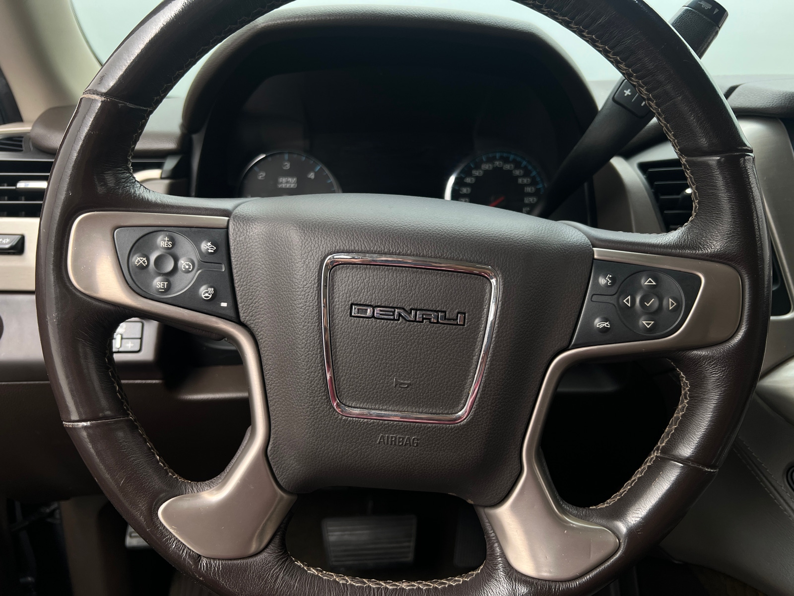 Thumbnail: 2018 GMC Yukon XL - 4