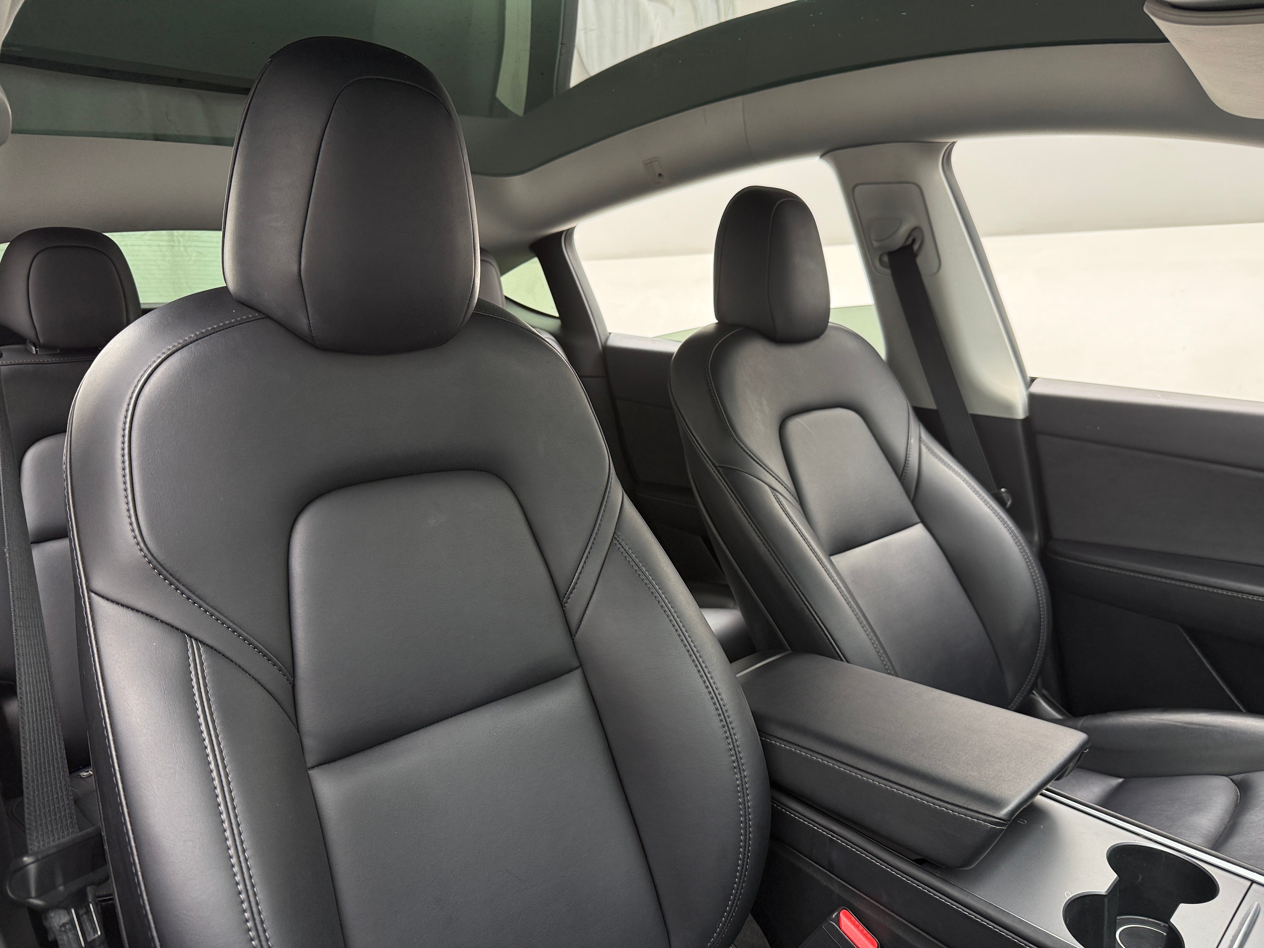 Used 2022 Tesla Model Y Long Range with VIN 7SAYGDEE8NF426721 for sale in Oak Creek, WI