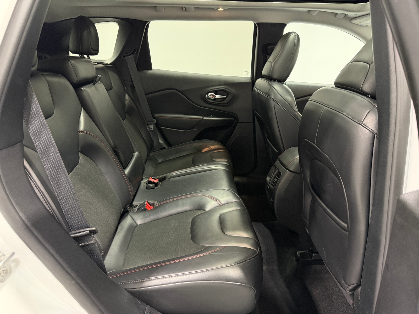 Thumbnail: 2021 Jeep Cherokee - 6