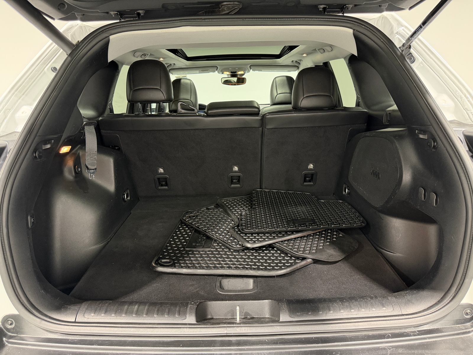 Thumbnail: 2021 Jeep Cherokee - 7
