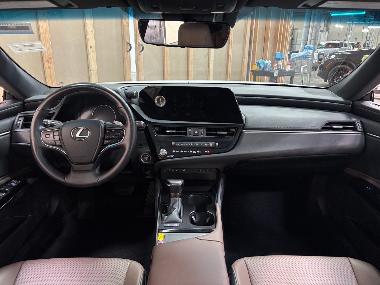 Thumbnail: 2024 Lexus ES - 2
