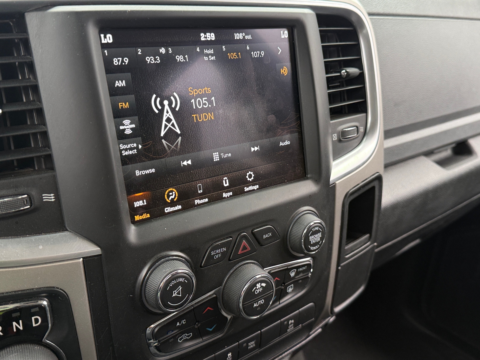 Thumbnail: 2020 RAM 1500 Classic - 4