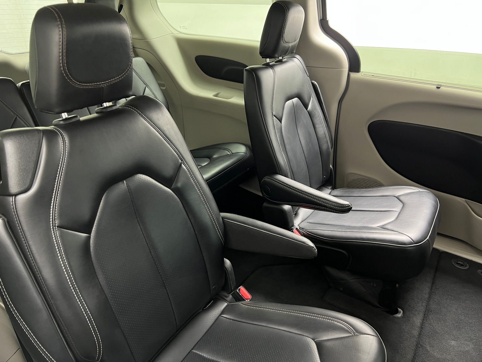 Thumbnail: 2023 Chrysler Pacifica - 5