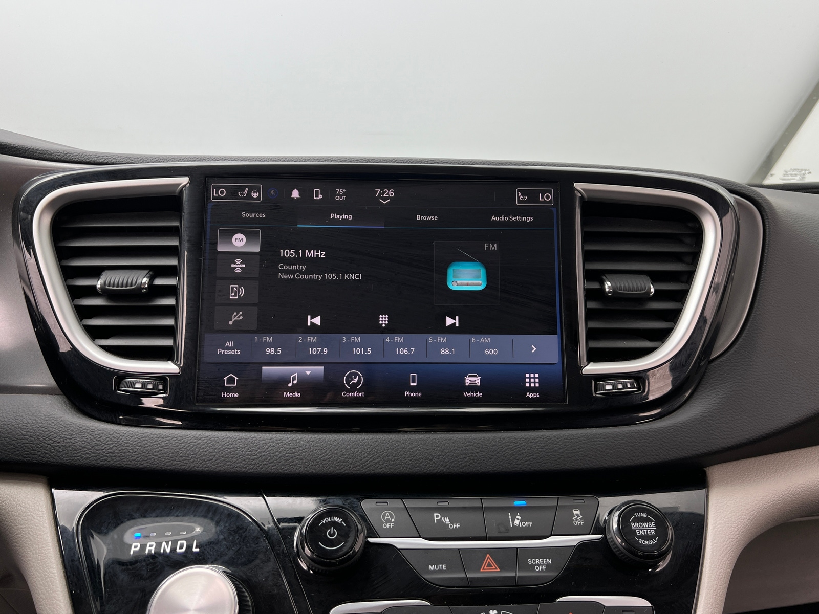 Thumbnail: 2023 Chrysler Pacifica - 3