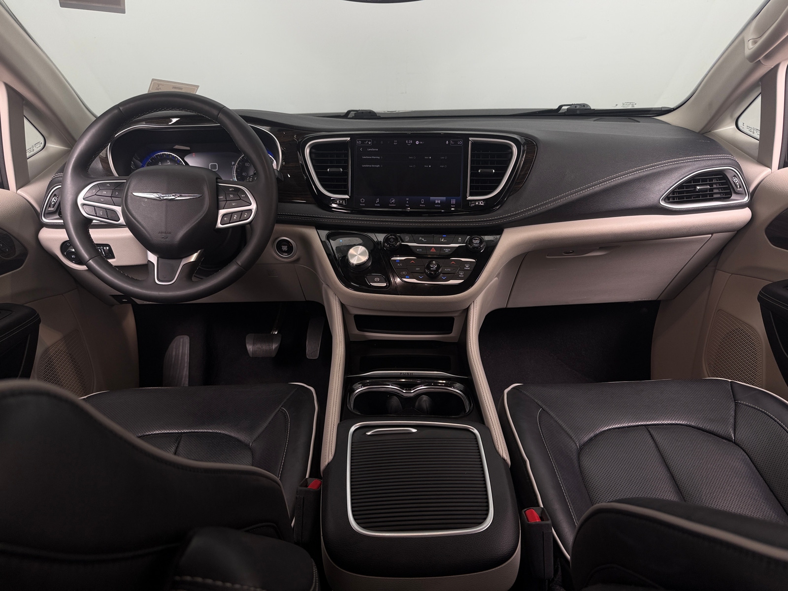 Thumbnail: 2023 Chrysler Pacifica - 2