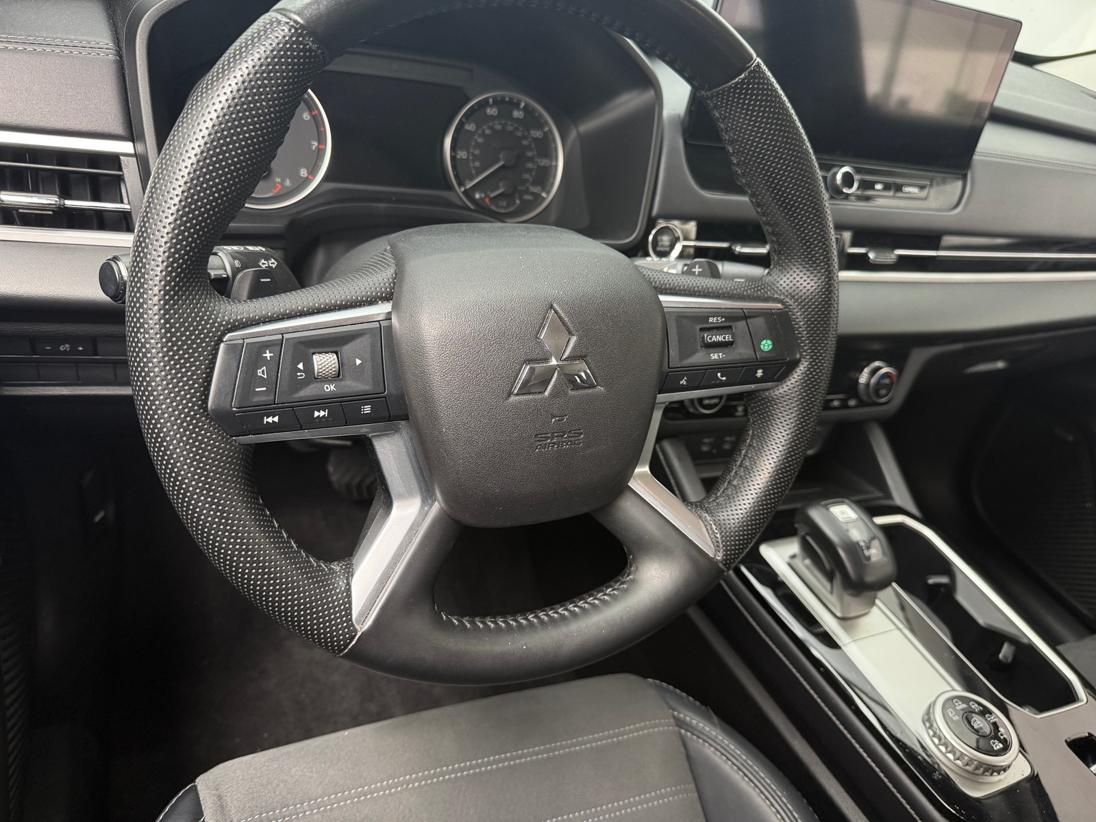 Thumbnail: 2025 Mitsubishi Outlander - 4