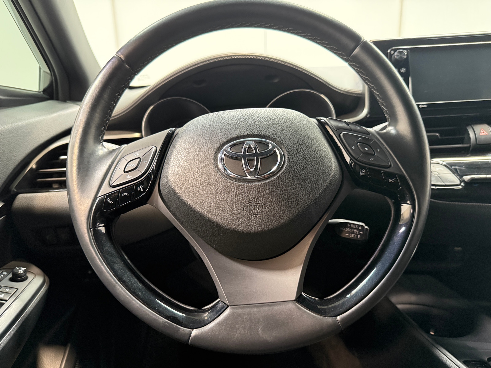 Thumbnail: 2018 Toyota C-HR - 5