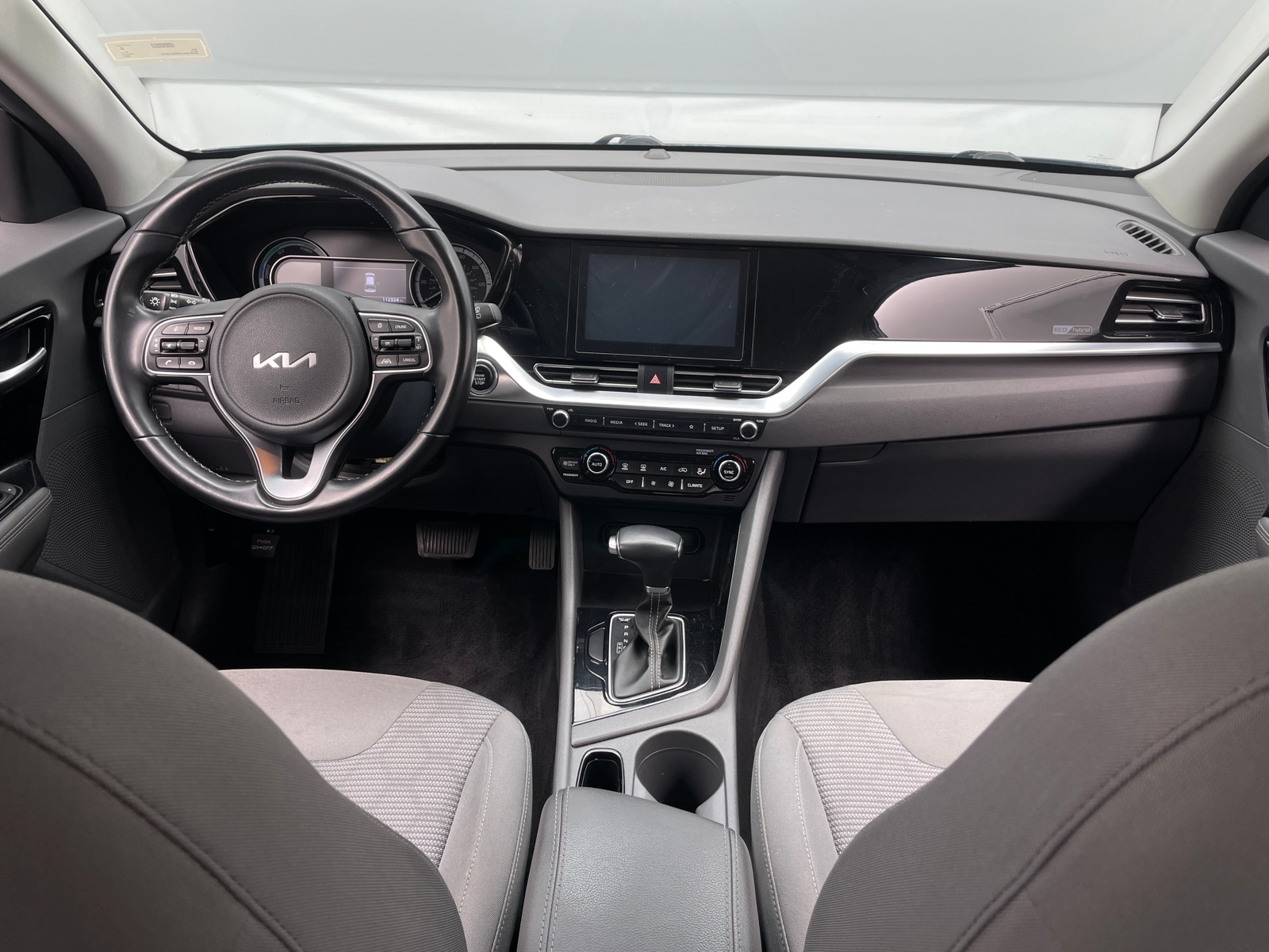 Thumbnail: 2022 Kia Niro - 3