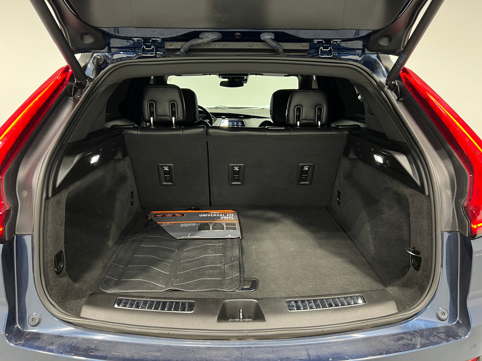 Thumbnail: 2019 Cadillac XT4 - 6