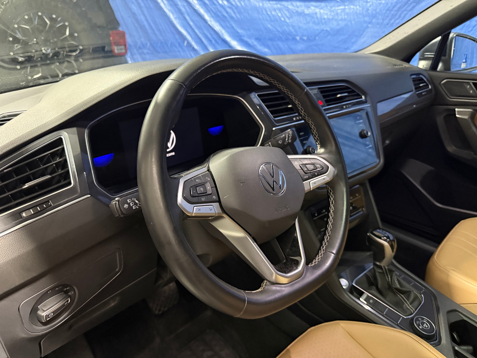 Thumbnail: 2022 Volkswagen Tiguan - 4