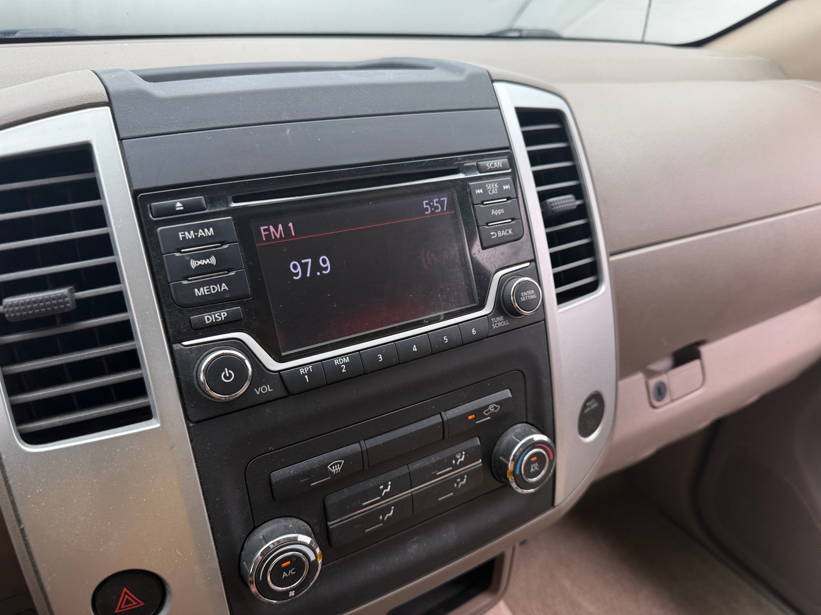 Thumbnail: 2015 Nissan Frontier - 4