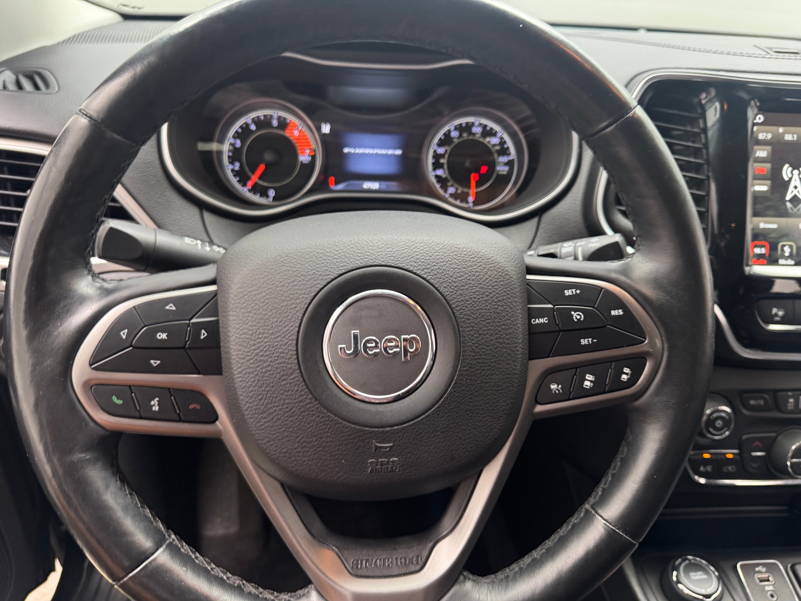 Thumbnail: 2019 Jeep Cherokee - 4
