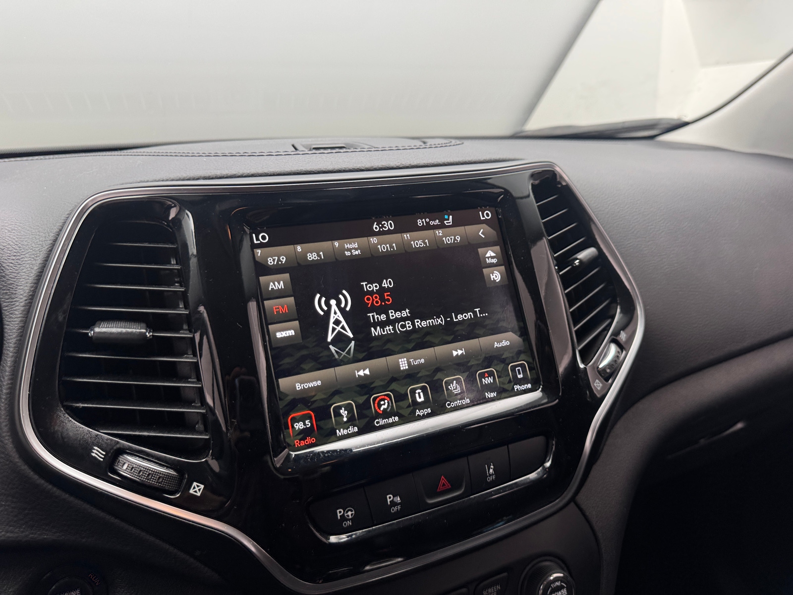 Thumbnail: 2019 Jeep Cherokee - 3