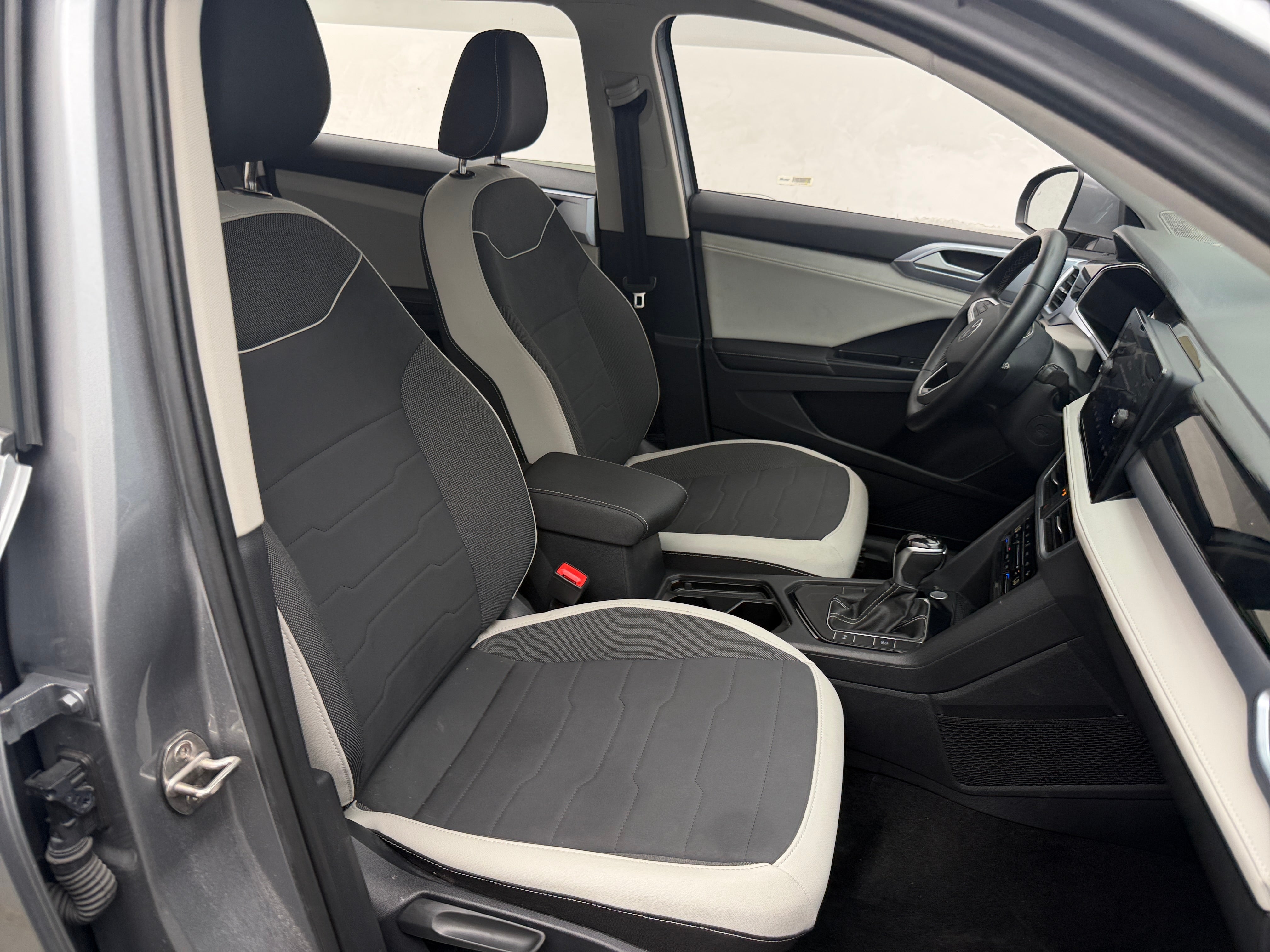 2025 Volkswagen Taos SE - Photo 3
