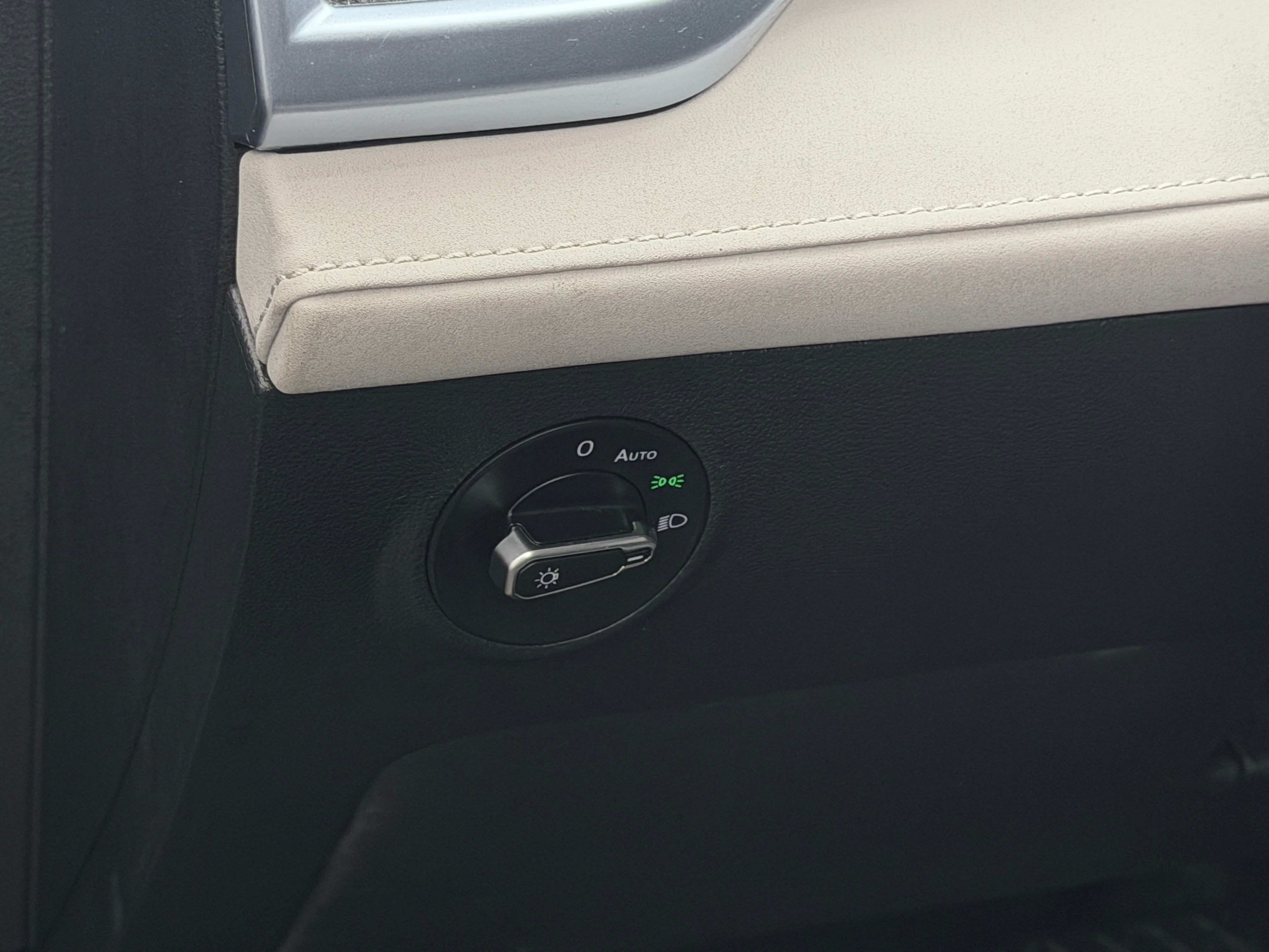 2025 Volkswagen Taos SE - Photo 10