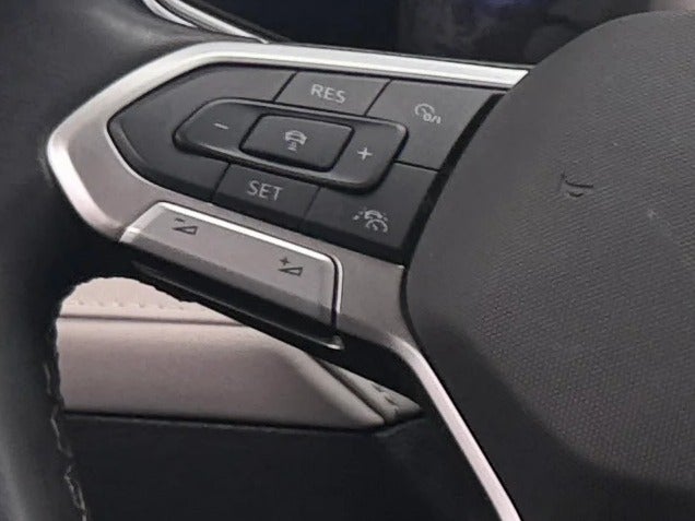 2025 Volkswagen Taos SE - Photo 11