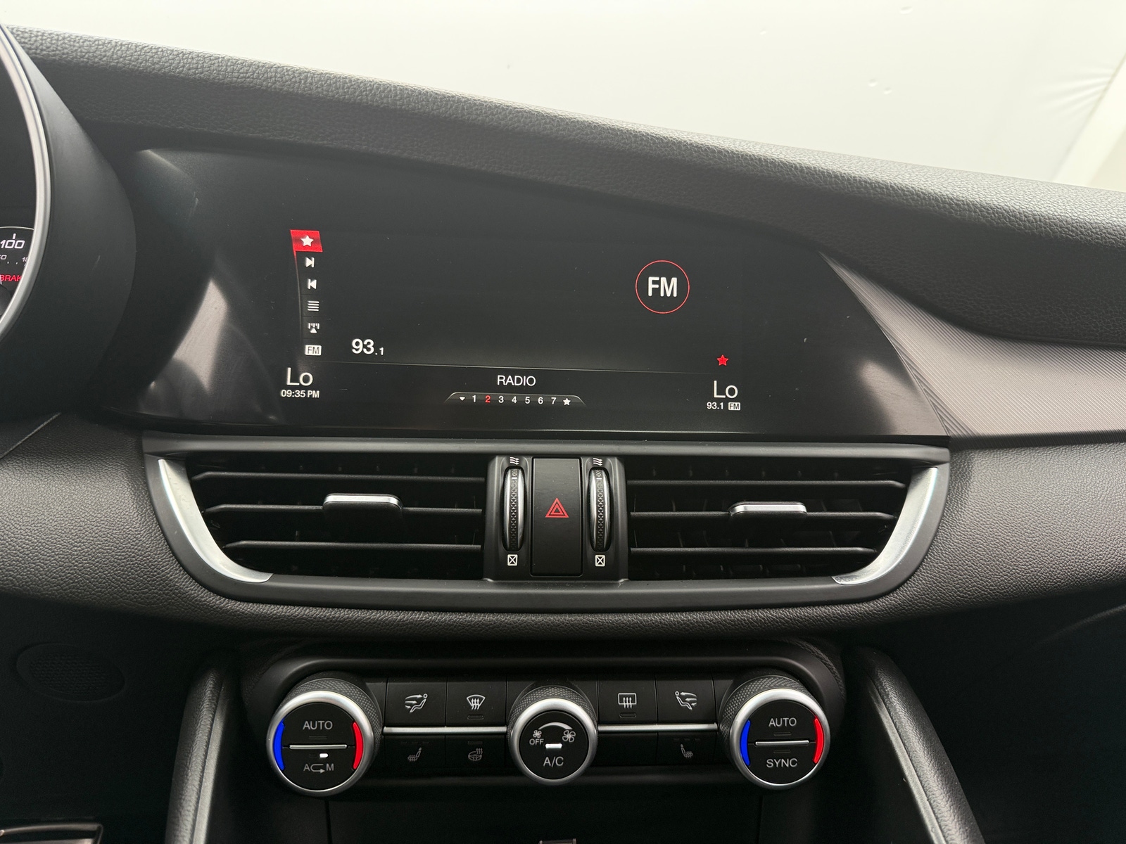 Thumbnail: 2019 Alfa Romeo Giulia - 3