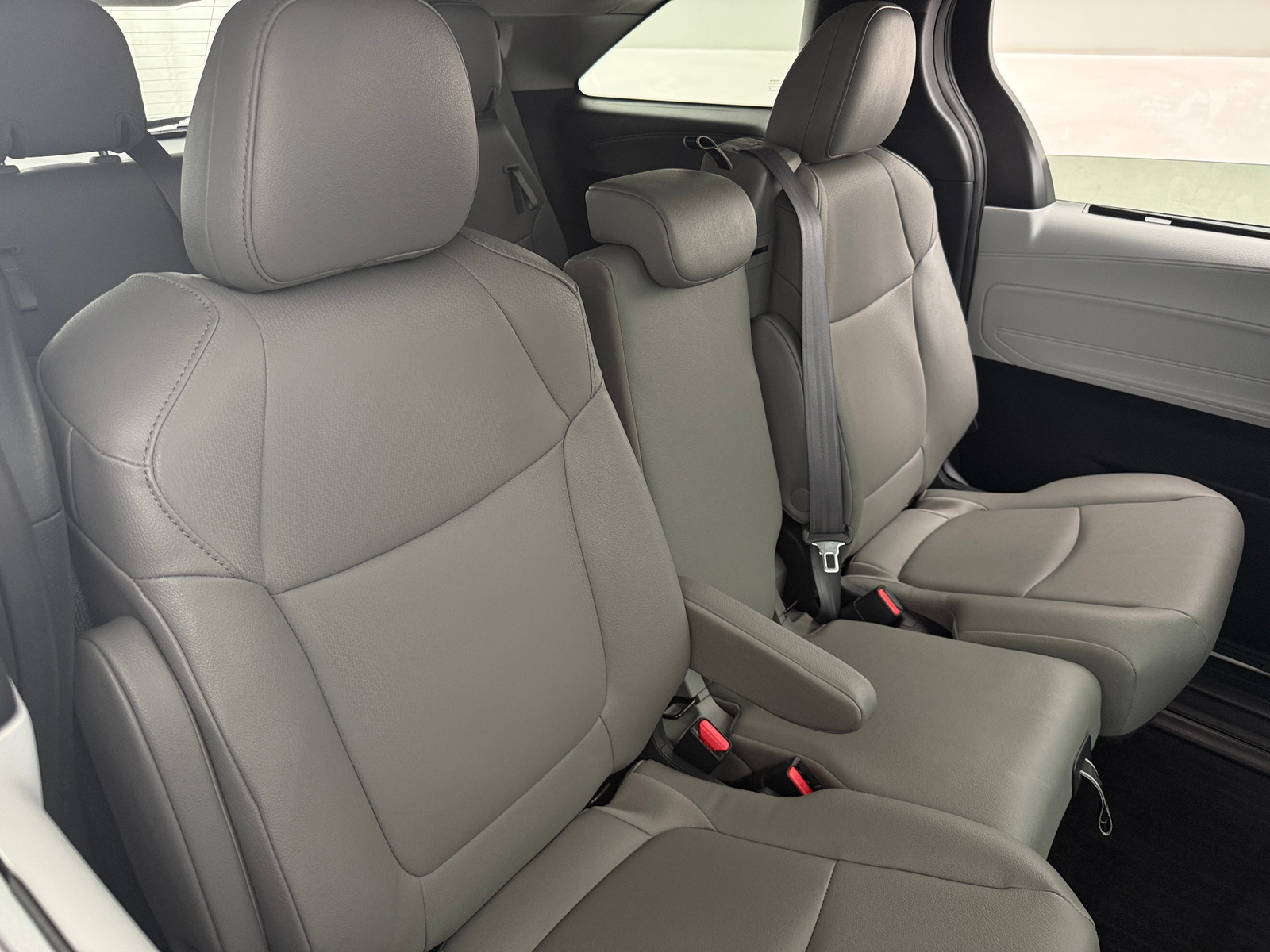 Thumbnail: 2025 Toyota Sienna - 5