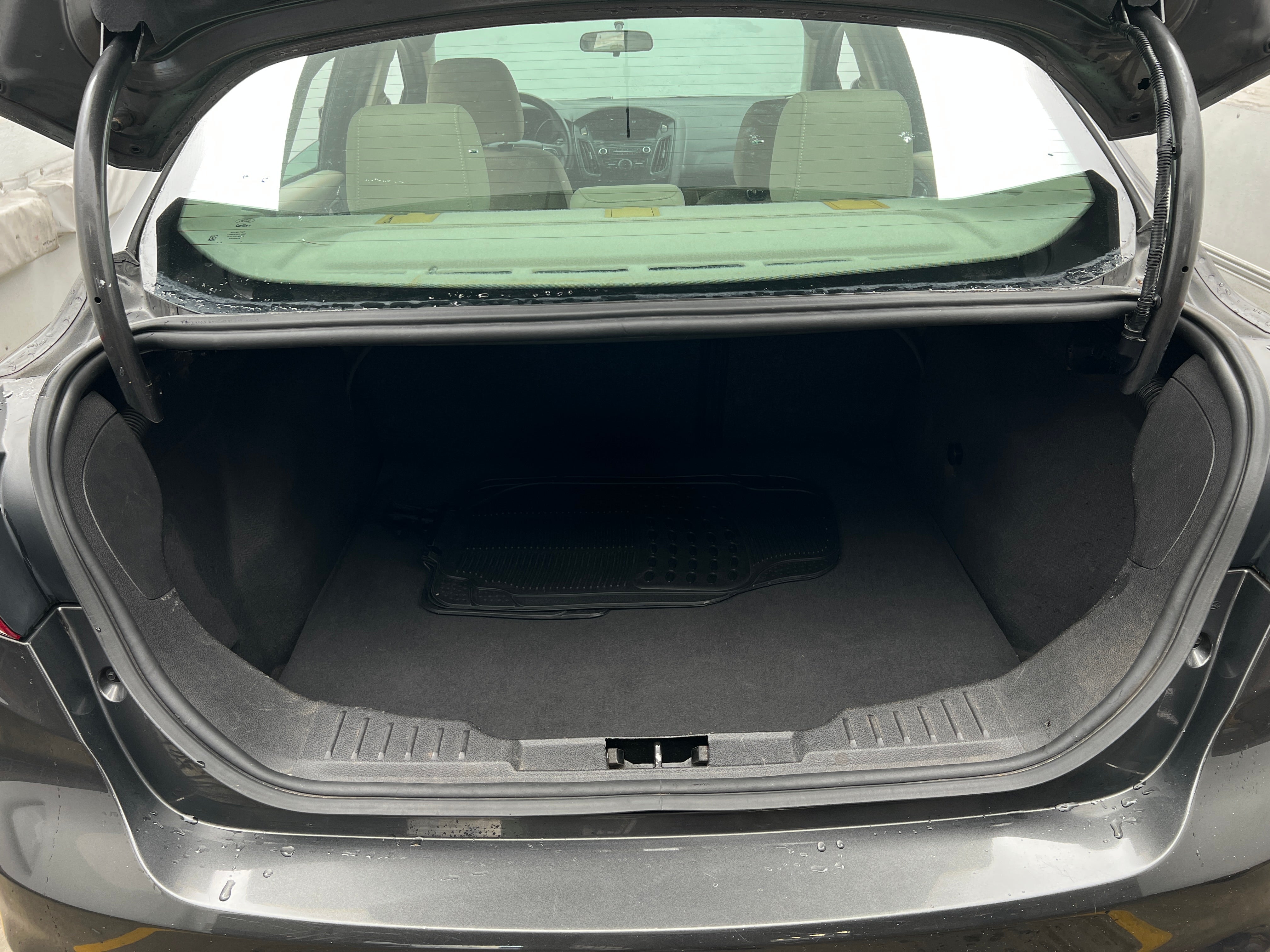 Used 2015 Ford Focus SE with VIN 1FADP3F22FL227470 for sale in Pewaukee, WI