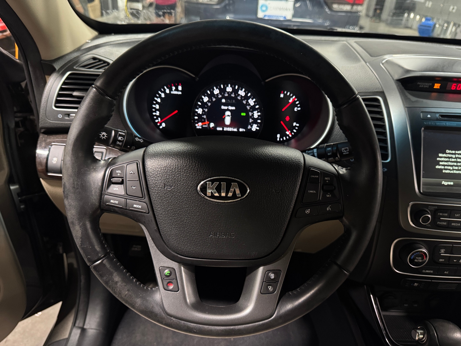 Thumbnail: 2015 Kia Sorento - 4