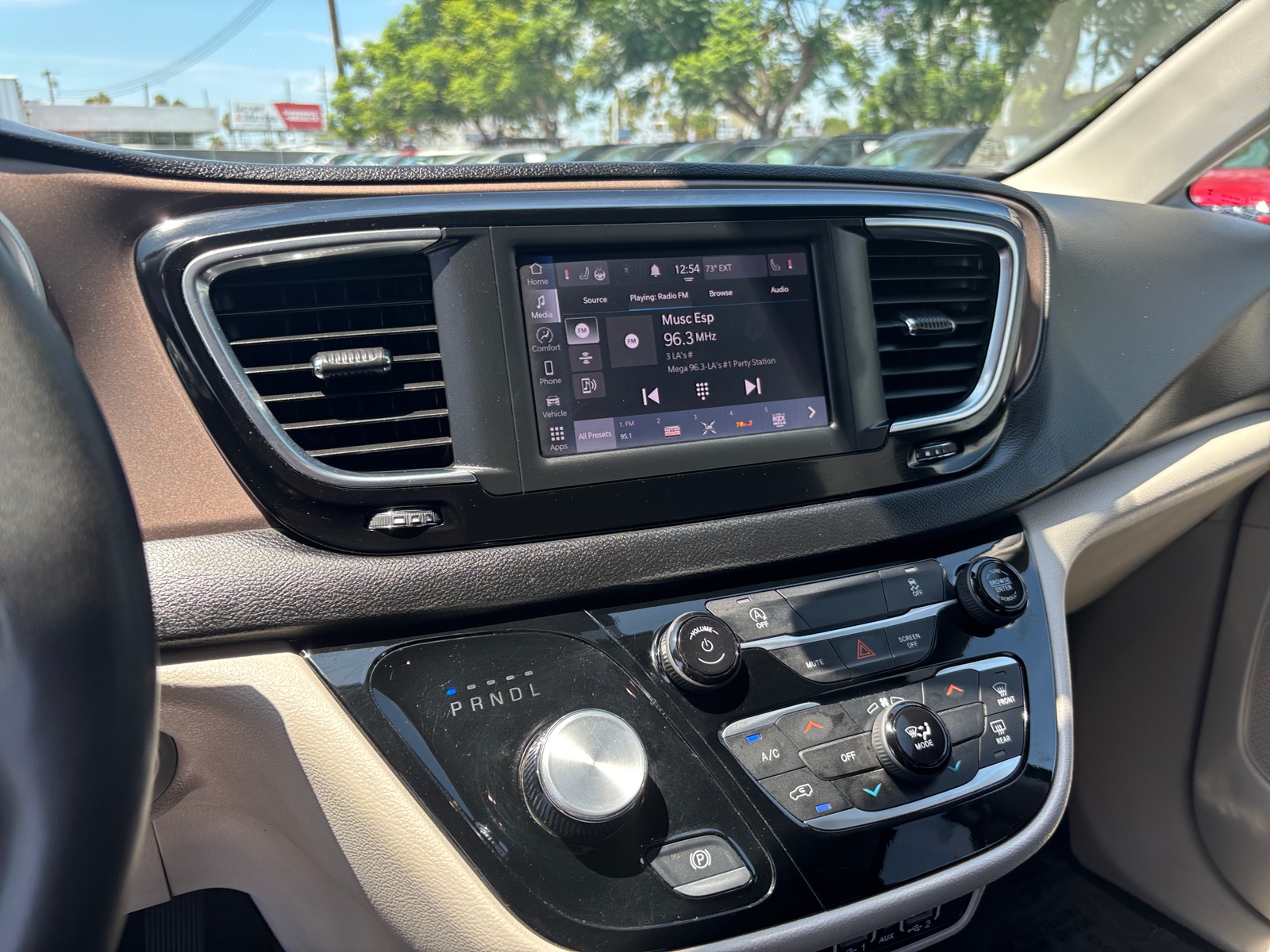 Thumbnail: 2024 Chrysler Voyager - 4