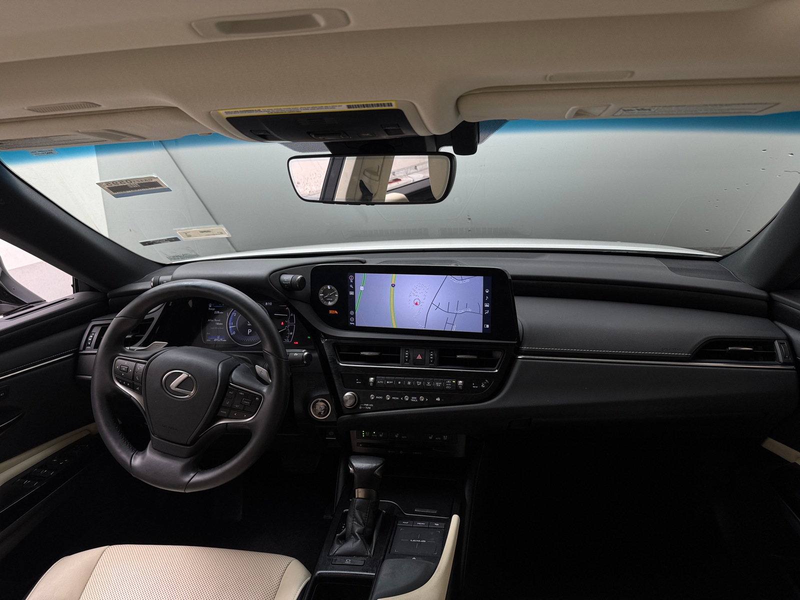Thumbnail: 2022 Lexus ES - 2