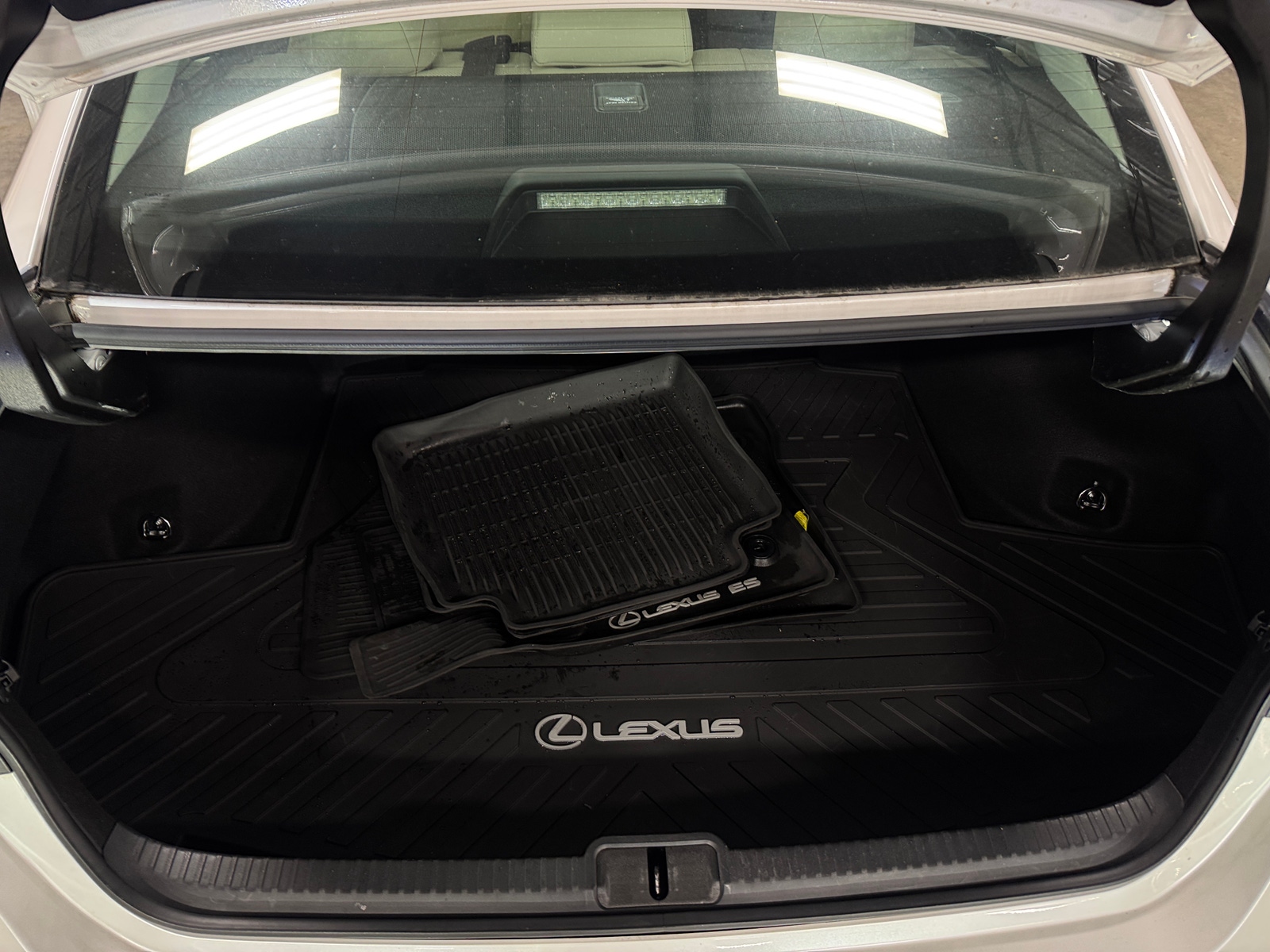 Thumbnail: 2022 Lexus ES - 6