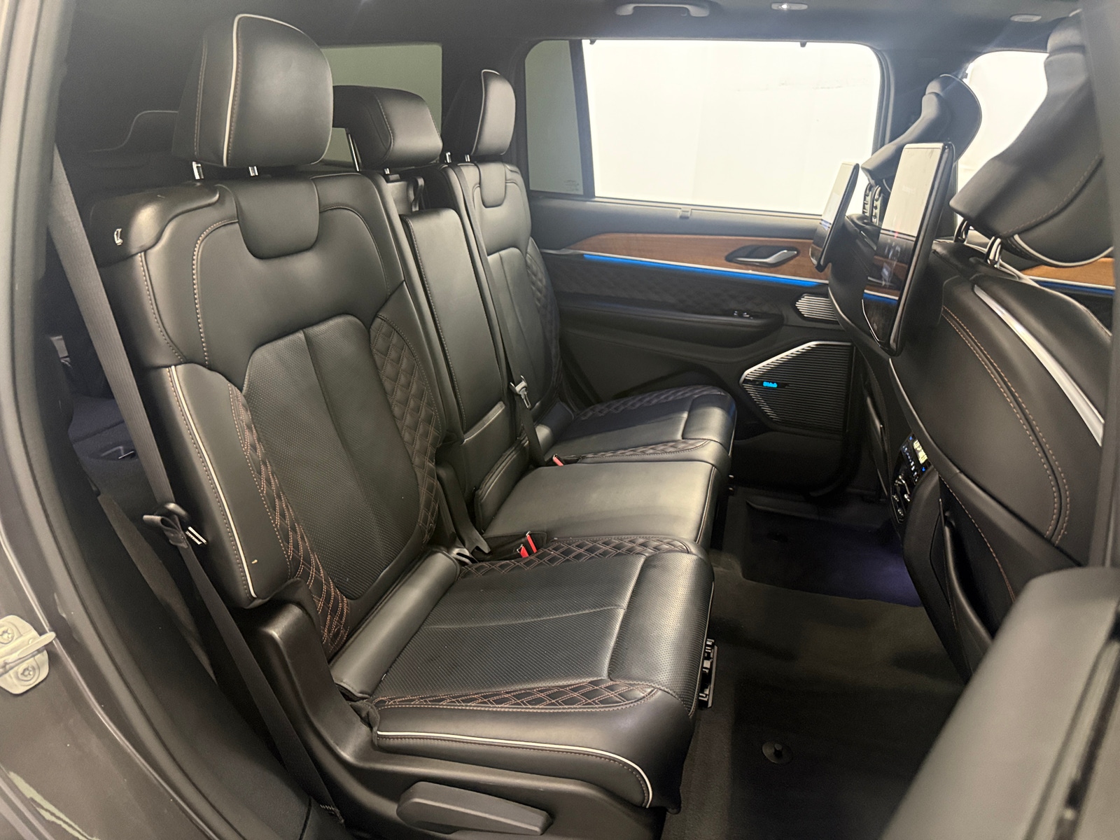 Thumbnail: 2023 Jeep Grand Cherokee L - 5