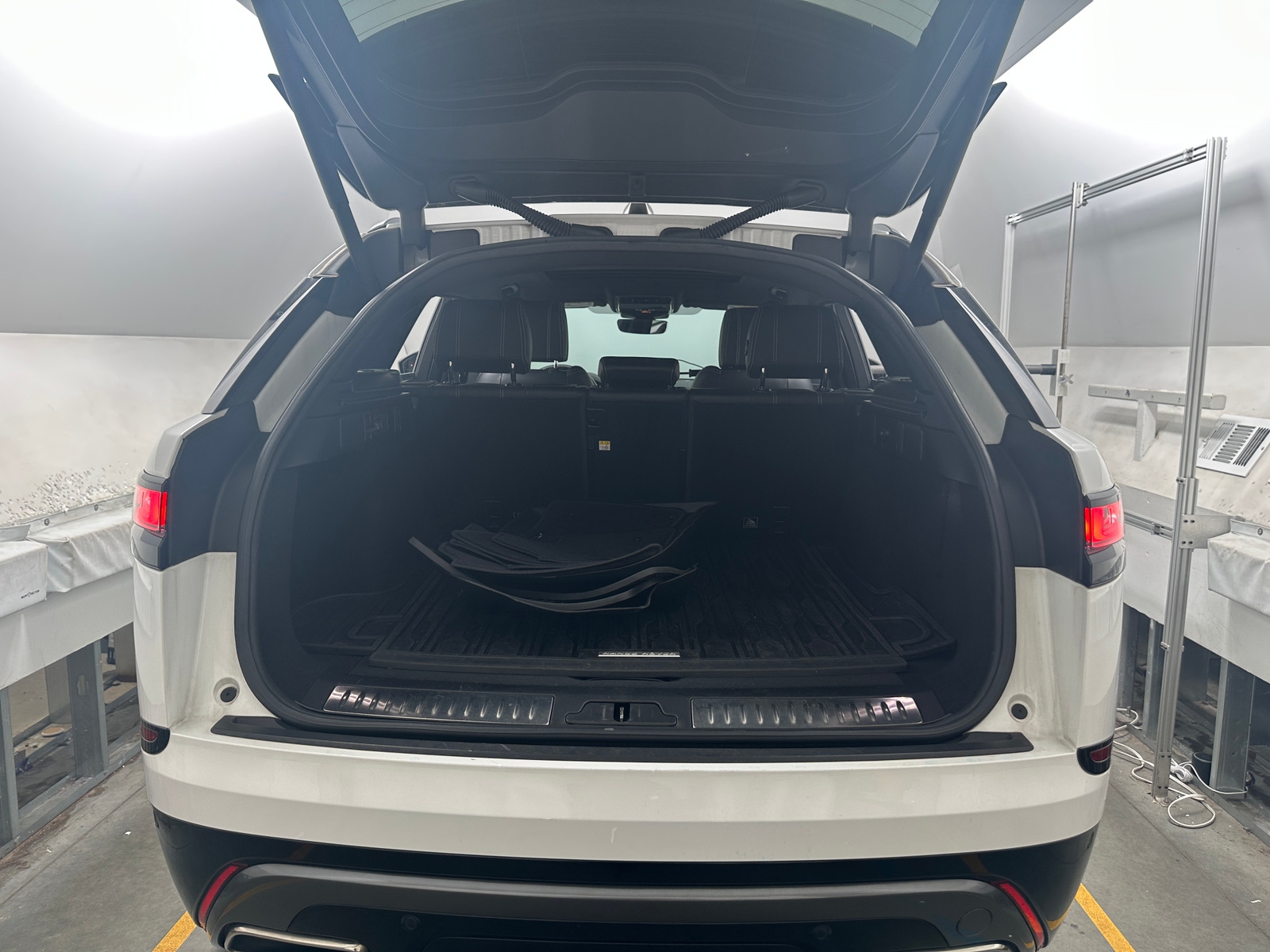 Thumbnail: 2020 Land Rover Range Rover Velar - 6