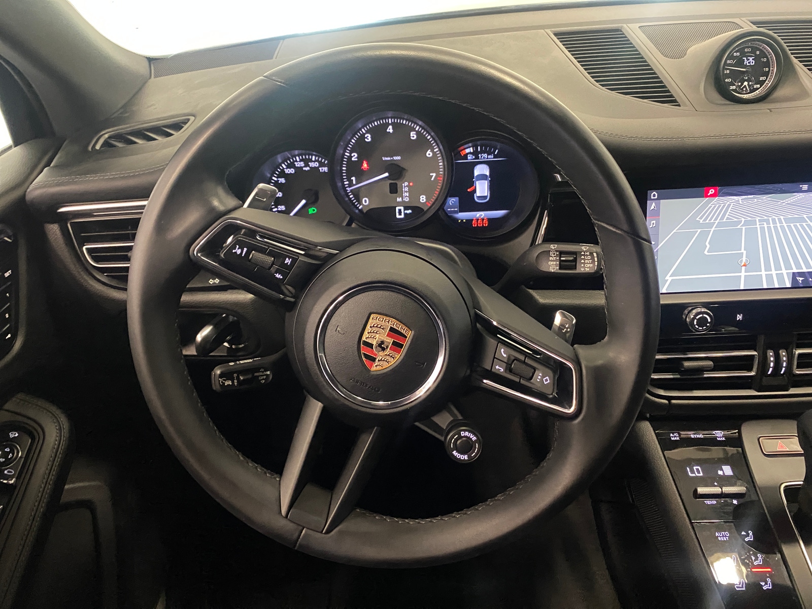 Thumbnail: 2025 Porsche Macan - 5