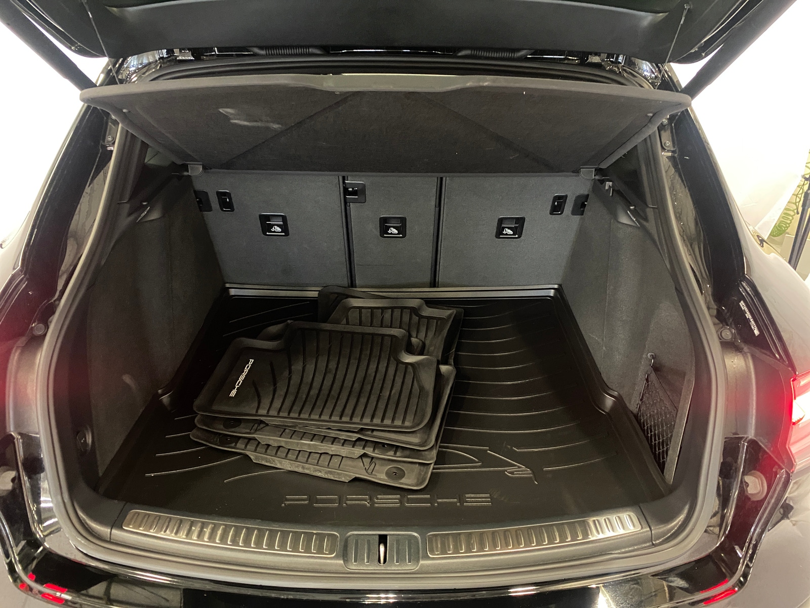 Thumbnail: 2025 Porsche Macan - 7